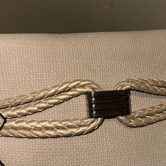 Jennifer Lopez Cream and Tan Clutch with Metallic Detail - Picture 4 of 5